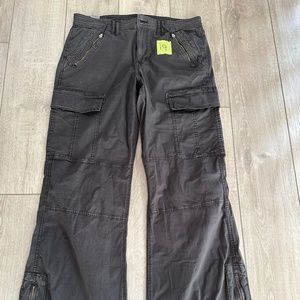 American Eagle Snappy Stretch Low-Rise Baggy Flare Cargo Pant Size 12 Long